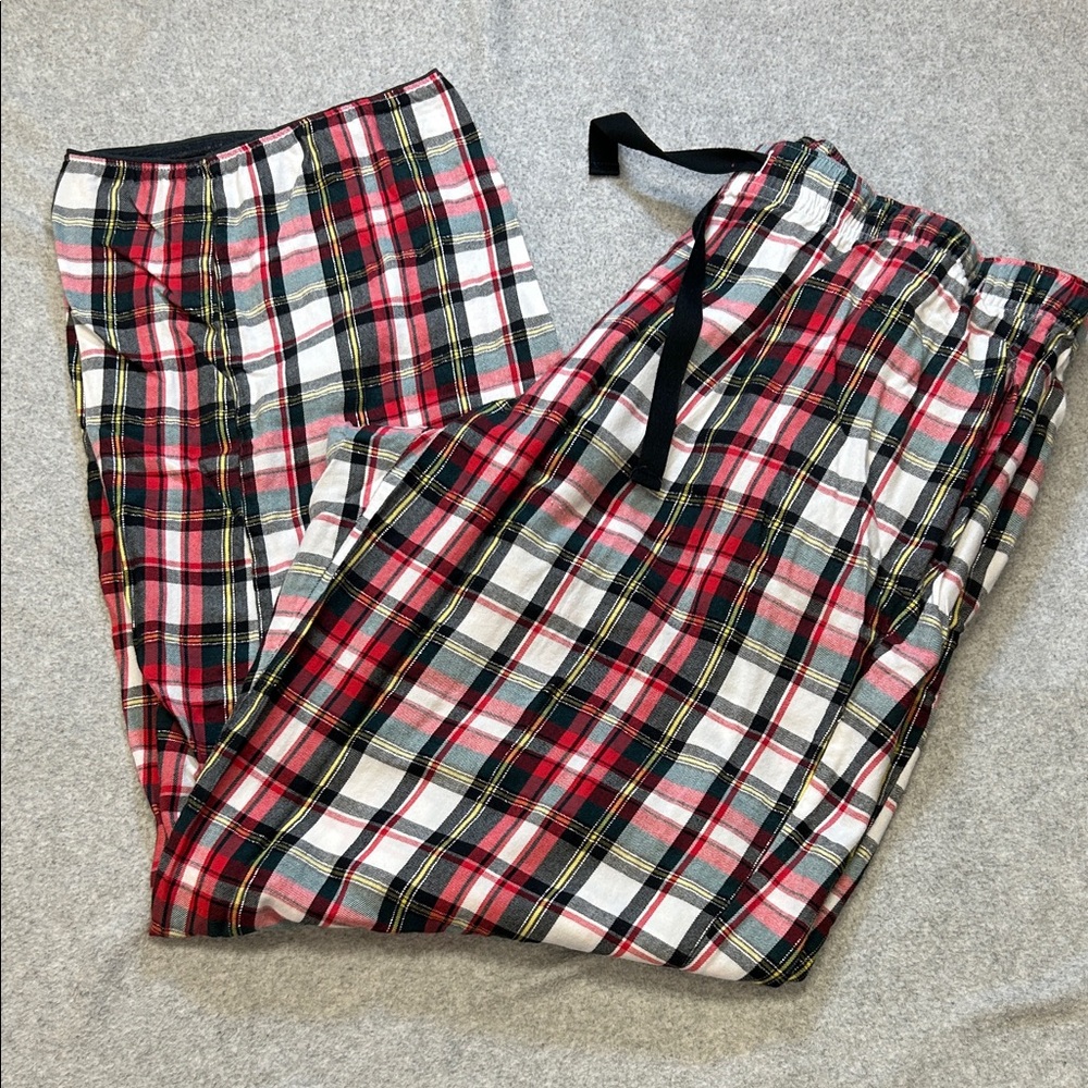 Victoria’s Secret Pajama Set with Plaid Pants - Picture 6 of 9